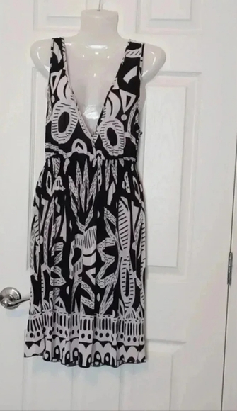 💙🏍 summer dress with a low front and back neck line - Picture 8 of 8